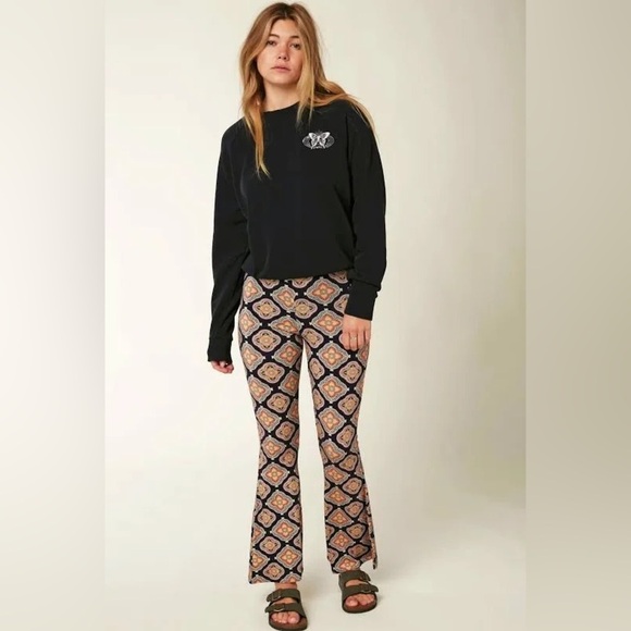 O'NEIL Women's
Seaspray Pullover
Sweatshirt - Picture 3 of 7